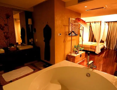 武汉江汉养生会所的黄昏恋：当爱情遇上八十岁